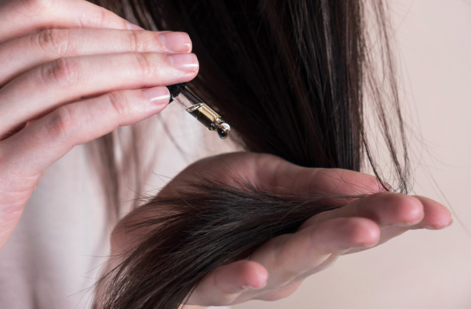 Adding oil tincture to hair