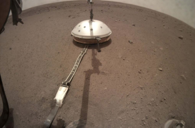 NASA’s InSight lander has its seismic instrument tucked under a shield to protect it from wind and extreme temperatures. (Credit: NASA/JPL-Caltech)